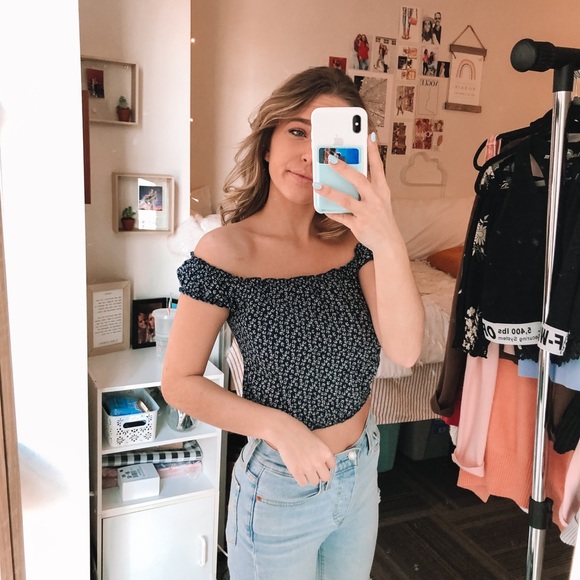 Brandy Melville Tops - Brandy Melville Floral Blouse!!